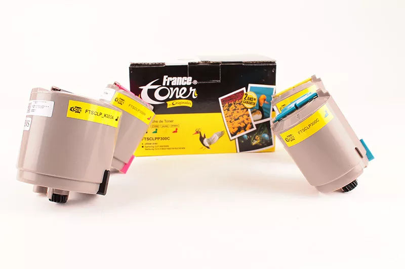 Pack de 4 toners FranceToner équivalent à SAMSUNG CLPP300C - 4 COULEURS - Format Standard